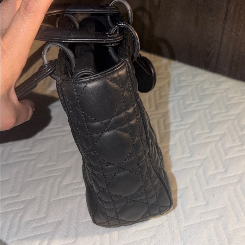 Black Quilted Handbag - Picture 3 of 7